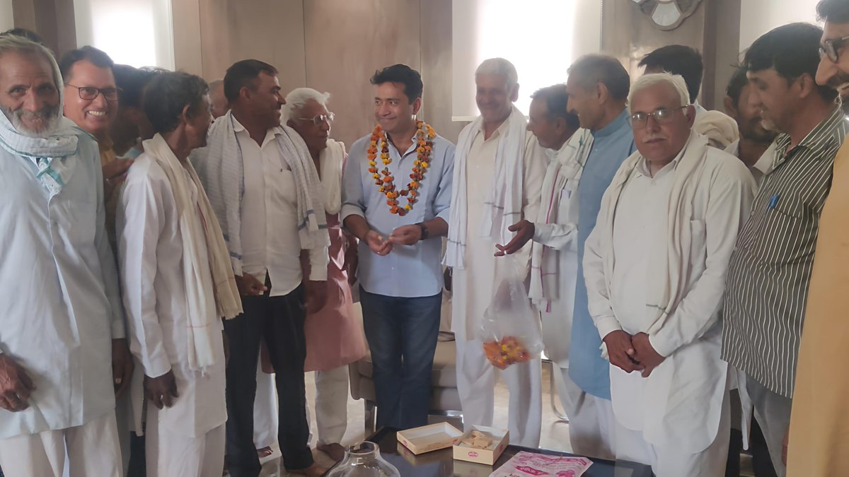 संसदीय क्षेत्र के सादुलपुर जंक्शन पर यूरिया व डीएपी का रैक प्वाइंट शुरू होने पर आज किसान साथियों और कांग्रेस पदाधिकारियों, कार्यकर्ताओं द्वारा किए गए आत्मीय स्वागत व अभिनन्दन के लिए आभार।

अब संसदीय क्षेत्र को यूरिया व डीएपी की आपूर्ति सादुलपुर स्थित इसी रैक प्वाइंट से होगी। इस