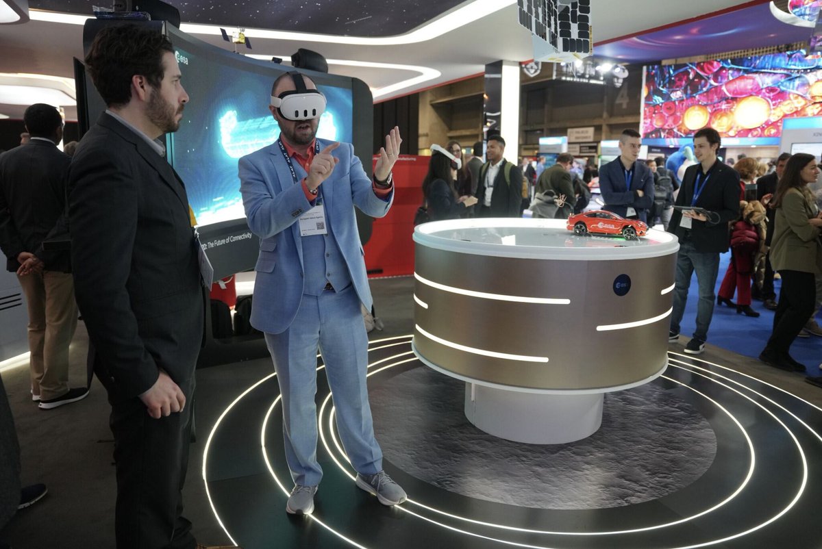 GSMA's tweet photo. At @MWCHub, our #GSMAFoundry team & partners showcased several exciting initiatives, including:
โ๏ธ @esa metaverse experience, with the #5G/6G hub, innovations in connected mobility & the Gen #AI Summit.
Follow our Foundry page for updates ๐ https://t.co/aVfUrXwAON #MWC25 https://t.co/Dtd9LuxaM9