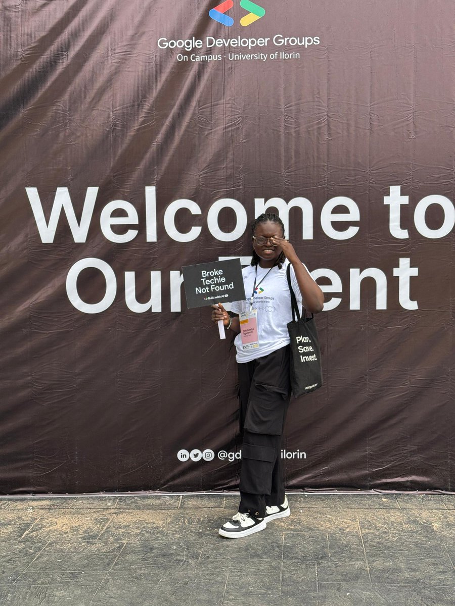 O_tohme's tweet photo. Always repping my fave @cowrywiseπ€π
Spot the tote and the wristband. π
#BwAIUnilorin
#BuildwithAIUnilorin https://t.co/GibyKjtT1w