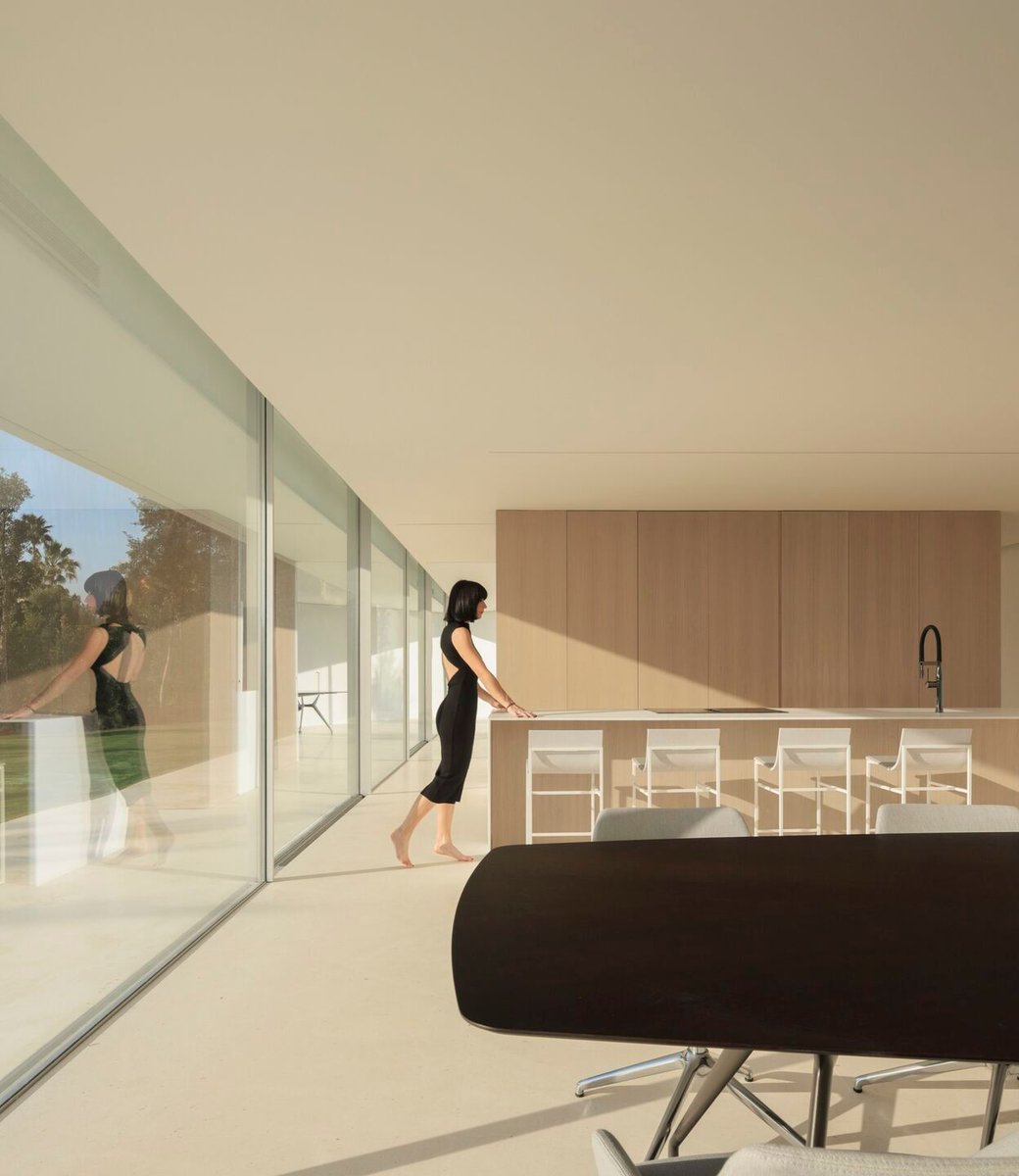 Archello's tweet photo. Fran Silvestre Architects’ (@FranSilvestreAr) Villa 95 uses limestone volumes and precise geometries to frame the landscape and organize daily life across generations.
https://t.co/JDnzUnh6pW

#GeothermalDesign #LimestoneArchitecture #TimelessForm https://t.co/aFc3g9uptb