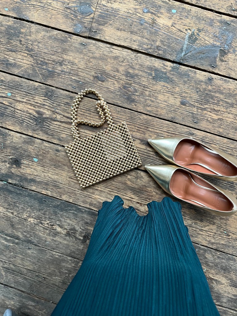 Trying to resist buying another dress like it’s a test of my willpower…  failed. 😂 #OopsIDidItAgain #ClosetLondon

l8r.it/TgCs