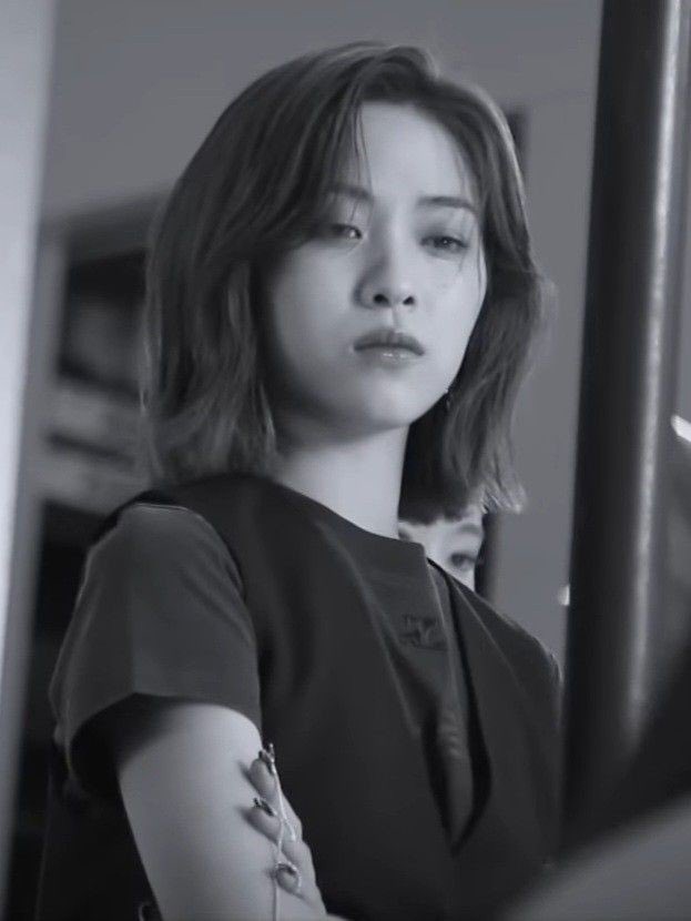 ️️ ️️
️️ ️️

They call me Andrea. Born Sept 17, 2000. I play guitar, so you don’t have to. Strings, stage, and a little bit of noise. TGIF says hi.

️️ ️️