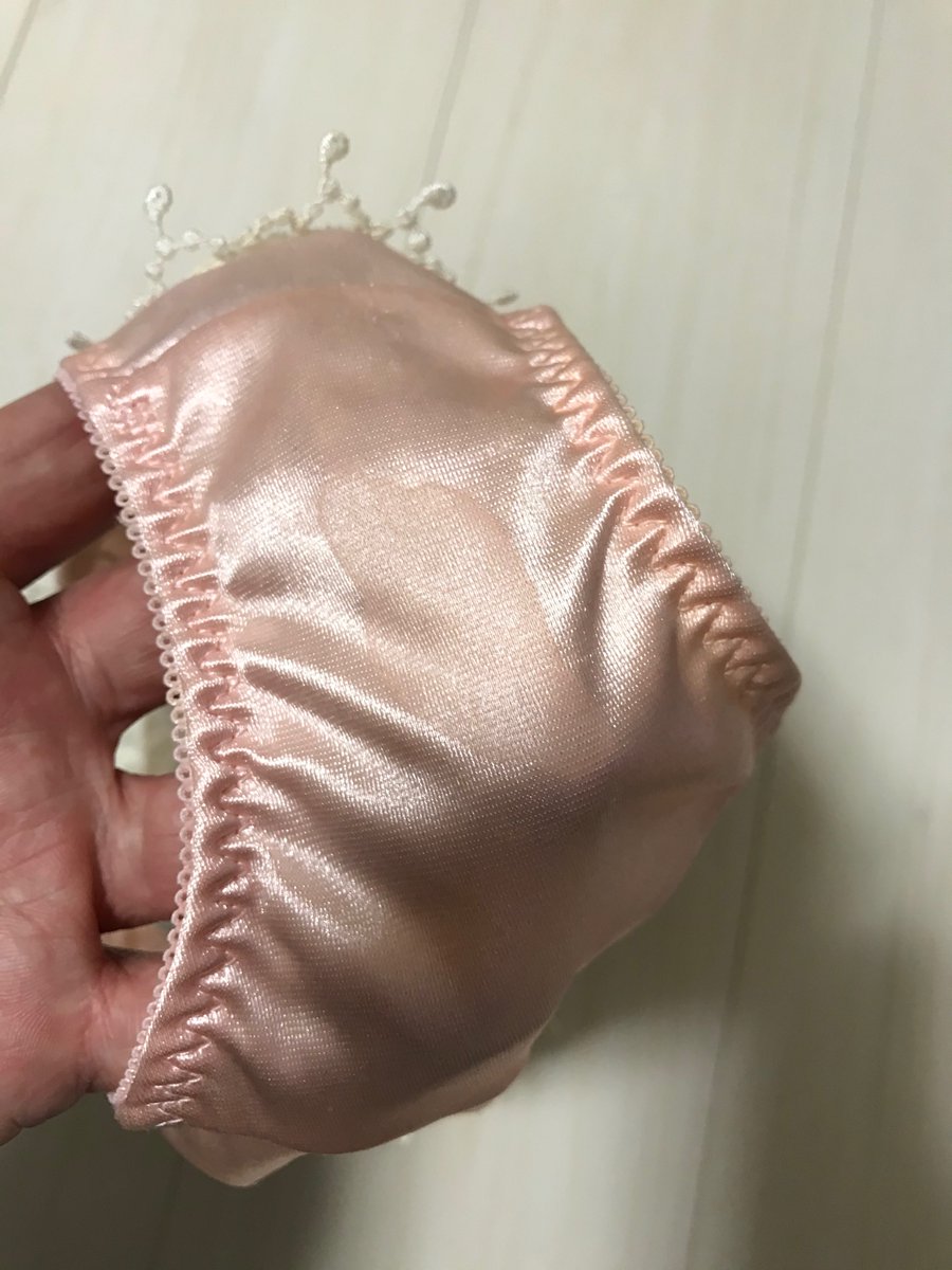 久しぶりこのショーツみたんだけど、愛液のシミがクッキリと。これみて発情してます。。。