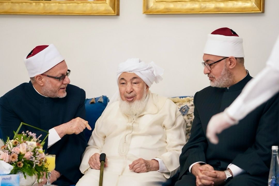mostfamedmoctar's tweet photo. معالي الشيخ عبد الله بن الشيخ المحفوظ بن بيه يتشرف يستقبل في منزله في أبوظبي العلماء والمفكرين المشاركين في مؤتمر المواطنة. https://t.co/bln39dap5l