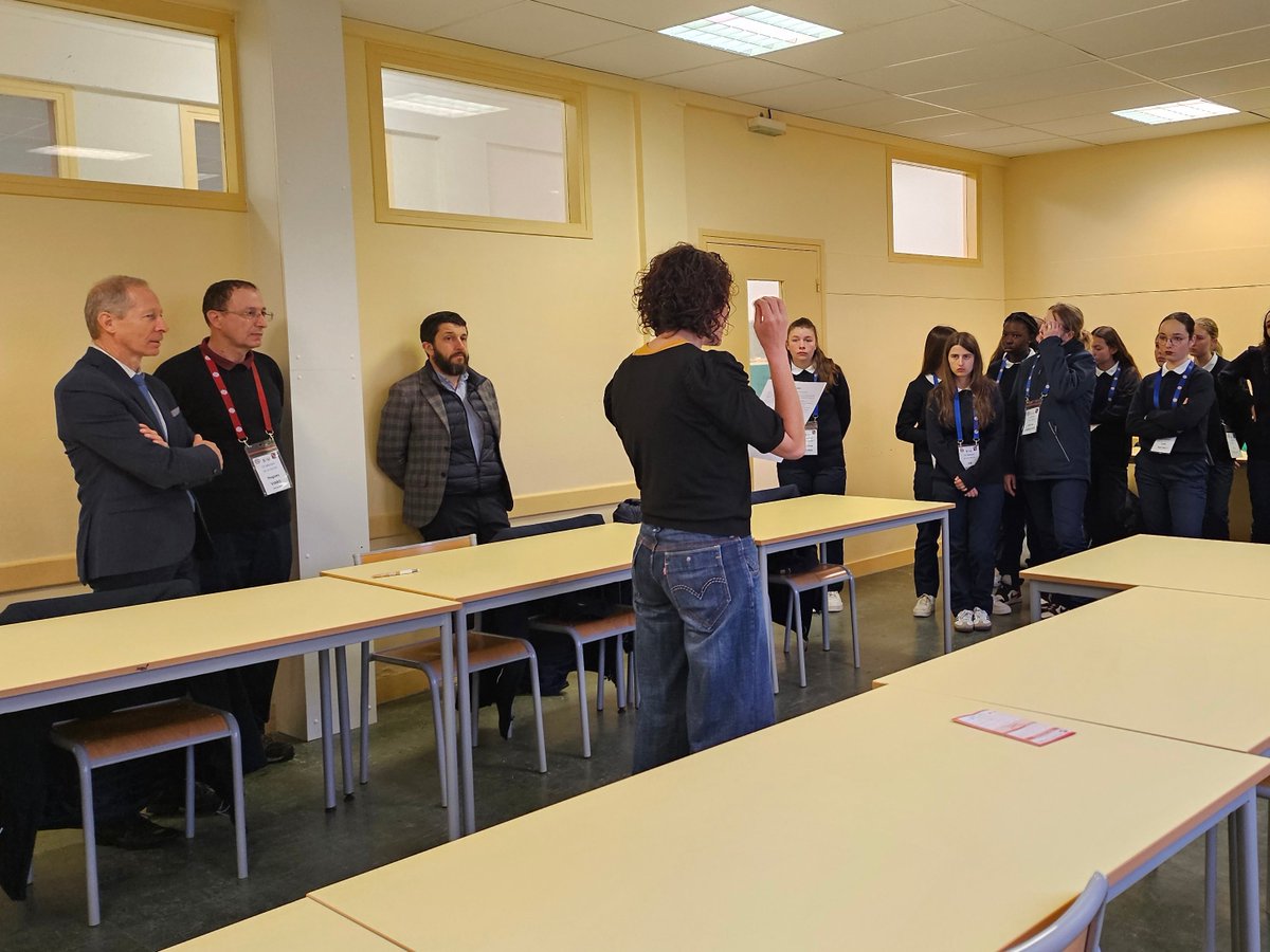 Merci à M. le Directeur de cabinet pour la clôture de ce séjour sous les couleurs républicaines 🇫🇷

Dans la semaine, le DASEN a rencontré les jeunes volontaires lors des ateliers citoyens : laïcité, engagement, lutte contre la désinformation

Merci au <a href="/LMBFelletin/">LMB de Felletin</a> et aux équipes