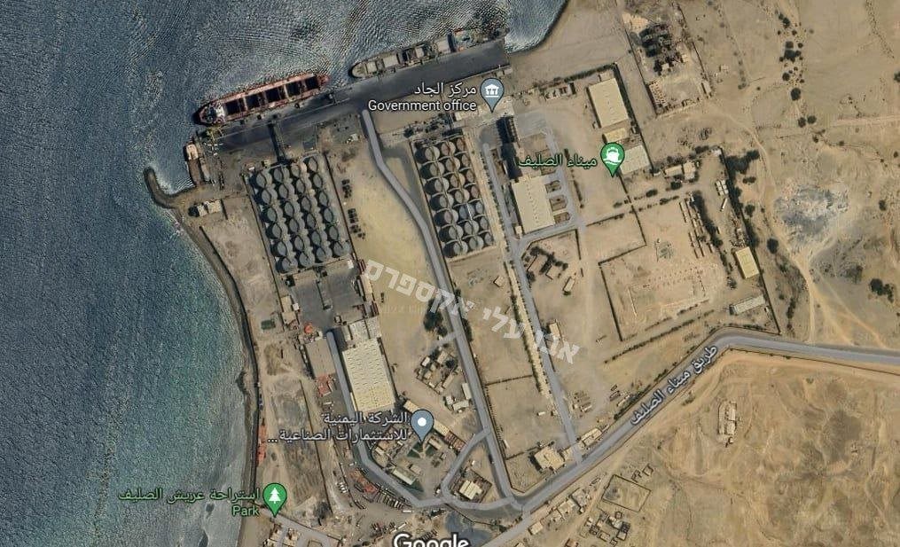 MahalaxmiRaman's tweet photo. #Houthi #Yemen at least 38 dead and more than 102 wounded in attacks on fuel depots & tankers in the port of #RasIssa.
The numbers are expected to rise further. This is the most significant #American attack on #Yemeni soil.
The #Houthis are calling it an "American massacre." https://t.co/ewG7ToTIvY