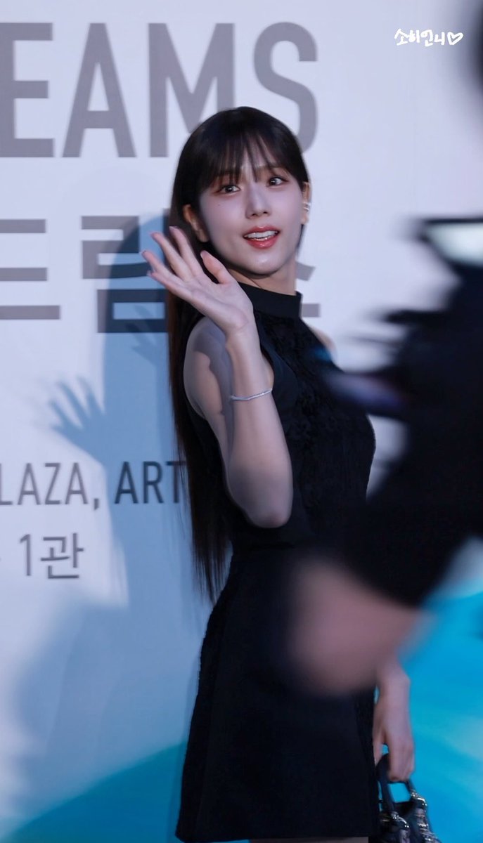 jisoogaIIery's tweet photo. imagine looking like her https://t.co/hcFLQpjKPC