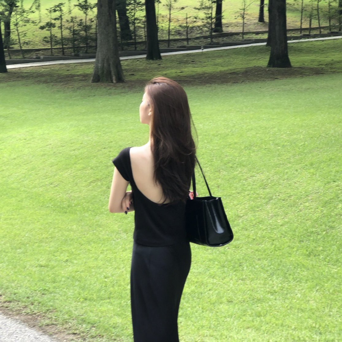 8l8913's tweet photo. 1. 오프숄더, 나시, 백리스 탑, 비치는 옷에 입는 이너
2. 치마 속바지
[언더웨어 깔끔하게 입는 방법] 많이 물어보시던데 제가 입는 템들 정리해볼게요!

참고로 전 이너 불편하면 투피엠처럼 찢어버리는 사람이라서 편함은 무조건 깔고감

(링크를 통해 구매가 발생할 일정 수수료를 제공 받음) https://t.co/Nc93Cws9jC