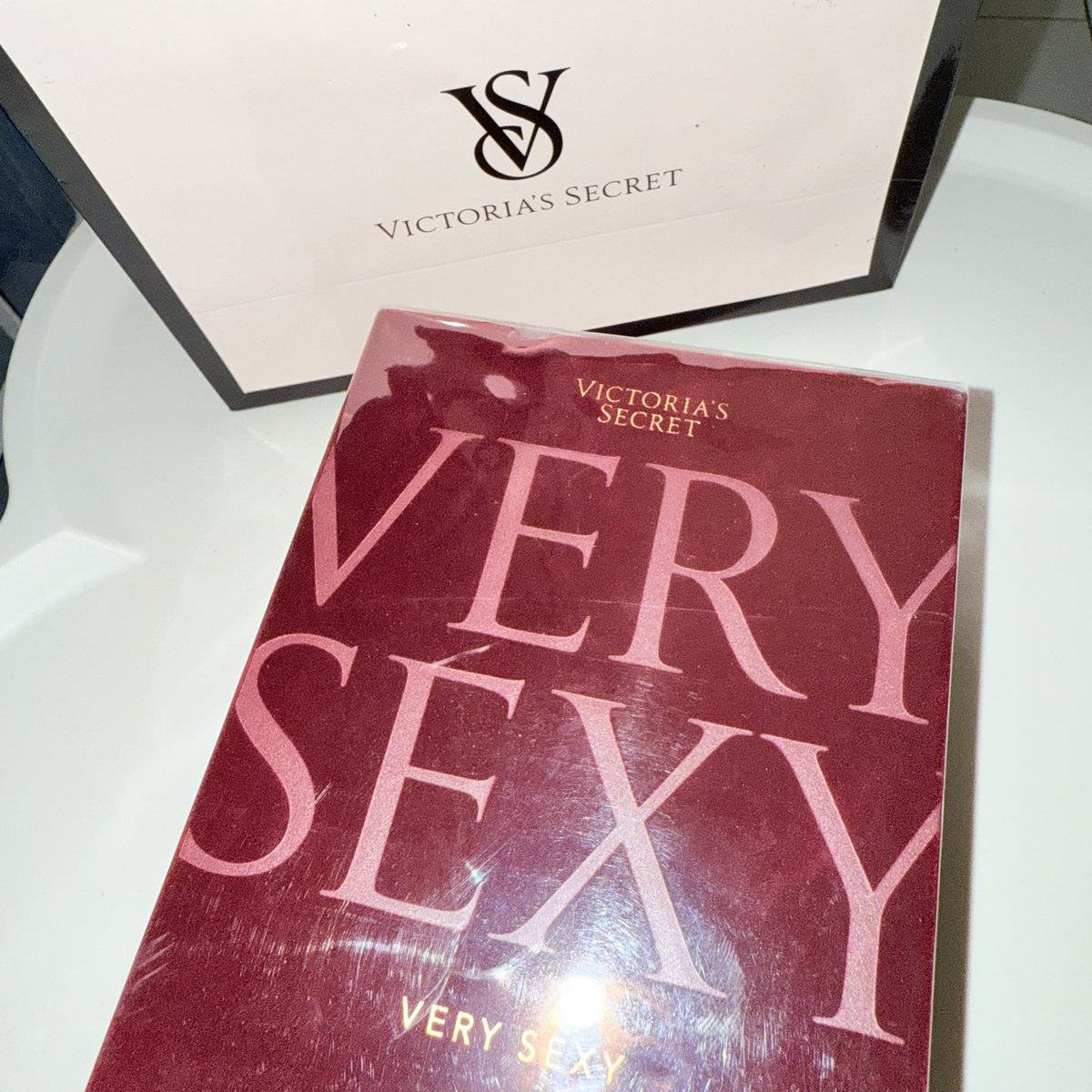 heegyaru's tweet photo. wts / want to sell

victoria secret parfum

— very sexy (eau de parfum)

idr 900k (nego tipis) https://t.co/661DYqFGVz