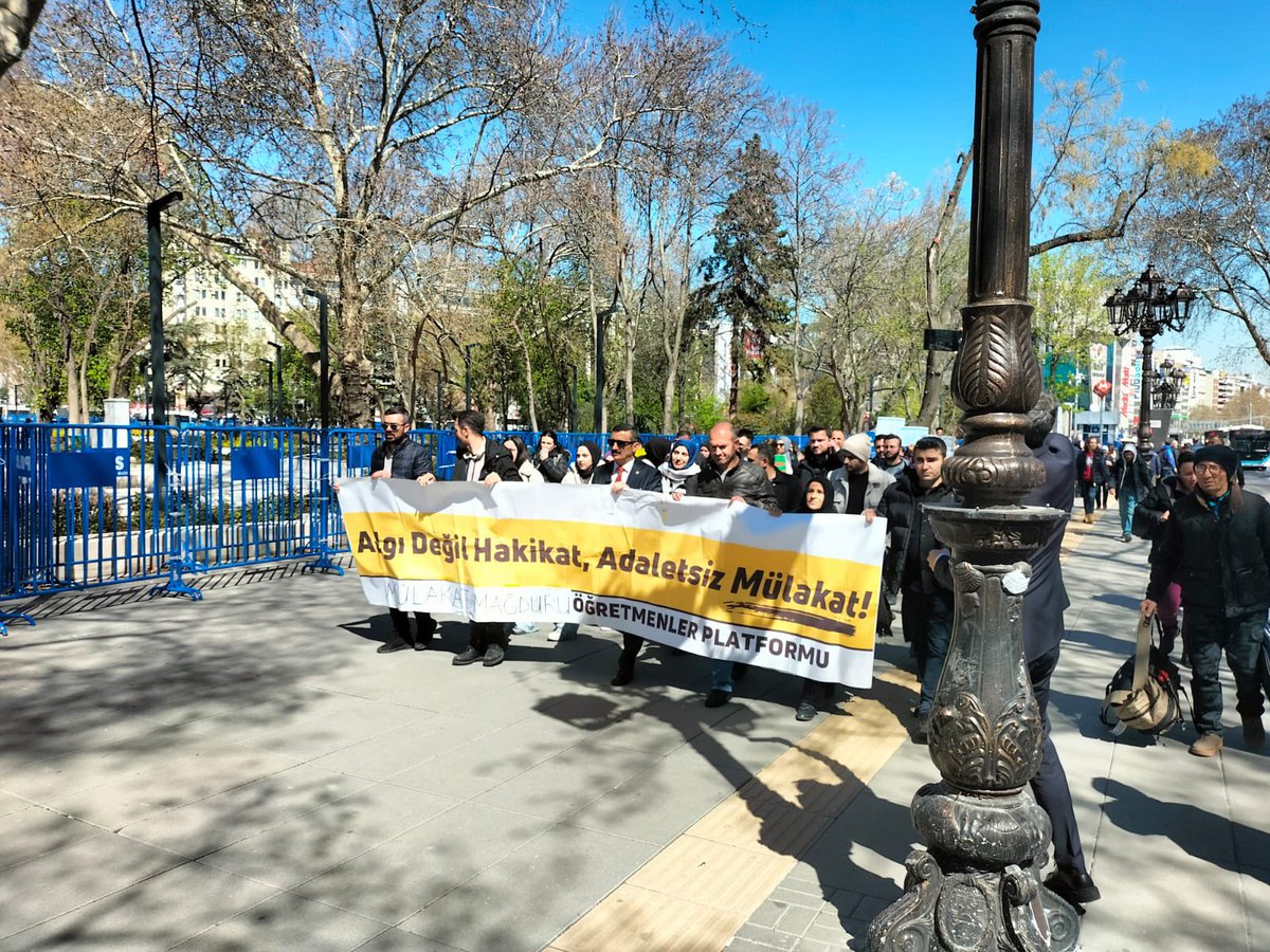 Öğretmenler birlesmeli 23_24 ags ayrımı olmadan gelen 15 bin sayısı için bizi suçlayanlar bilsinler ki belkide yarına kontenjanda olup mülakata giteceklerin bu mücadele ile hakları yenmiyecek+++
#MülakatZulmünde166Gün