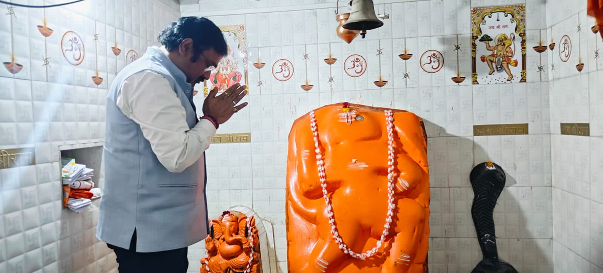 Drajeetgopchade's tweet photo. कोले बोरगाव येथील हनुमान मंदिर येथे दर्शन घेऊन ग्रामस्थांशी संवाद साधला.
#NarendraModi #BJP #Maharashtra #Nanded #Nandedloksabha #Bhet #DrAjeetGopchade https://t.co/iYBQPUDxwX