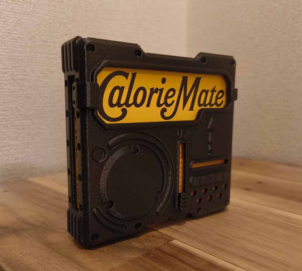 お待たせしました！
プレゼント企画！
カロリーメイトプロテクター4本入りタイプを抽選で2名様にお送りします！
カラーはブラック！
応募方法はアカウントのフォローと
こちらのポストのいいね&amp;リポスト！
締切は20日の23時までとさせていただきます！
よろしくお願いいたします！