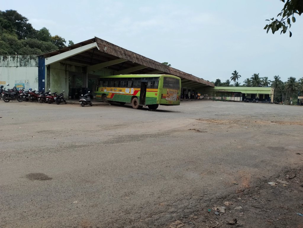 sauramtv's tweet image. ಸಿಬ್ಬಂದಿ ಕೊರತೆಯ ಕಾರಣ: ಶಿರಸಿಯಲ್ಲಿ ರಾತ್ರಿ ಬಸ್ ಸೇವೆಗೆ ಅಡೆತಡೆ

#StaffShortage, #SirsiNews, #BusServiceIssue, #PublicTransport, #KSRTCProblems, #NightServiceHalt

sauramtv.com/staff-shortage…