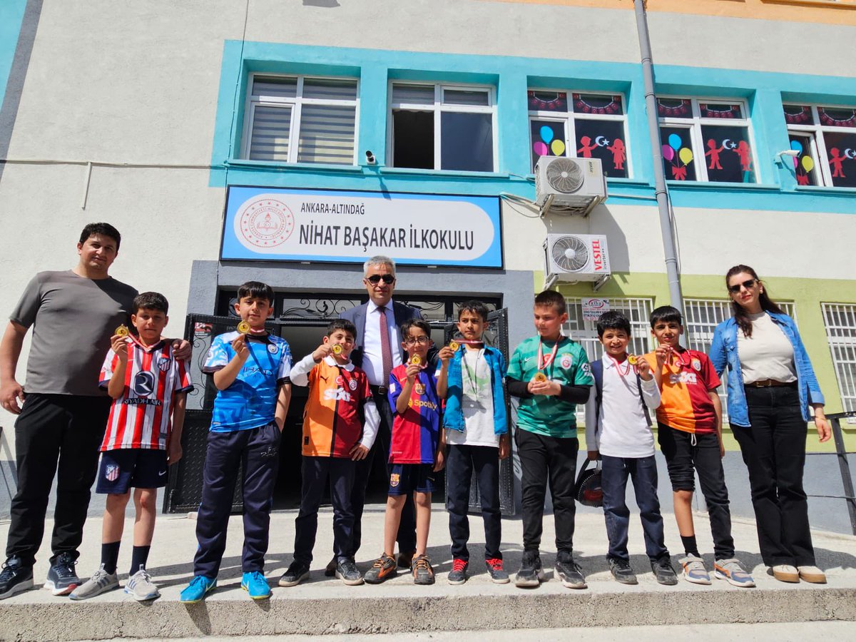 23 Nisan Ulusal Egemenlik ve Çocuk Bayramı hazırlıkları kapsamında düzenlediğimiz, “Futbol Turnuvası” Tamamlandı.
🏆⚽️🏆Şampiyon 4-A Sınıfı🏆⚽️🏆
Kupa Törenimiz 23 Nisan’da…
#NihatBaşakarİlkokulu
<a href="/kocakysr/">Yaşar Koçak</a>
<a href="/altindagmem/">Altındağ İlçe Milli Eğitim Müdürlüğü</a>
<a href="/HasanYILDIRIM61/">Hasan YILDIRIM</a>
<a href="/fevzibuyrukcu/">Fevzi Buyrukcu</a>