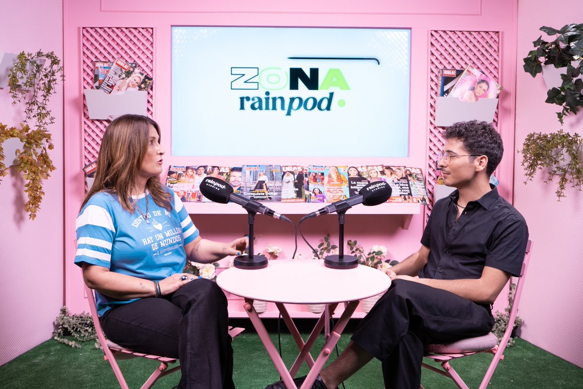 rainpod_es's tweet photo. Echamos mucho de menos a nuestro @arnaumj 🥲 Nos ha dado tan buenos momentos con sus invitados en #ChicodeRevista que no podemos parar de ver los episodios... ¿queréis más? 👀 Ya disponible la temporada completa de Chico de Revista en YouTube (Zona Rainpod) y Spotify. https://t.co/5JYsb4rPuX