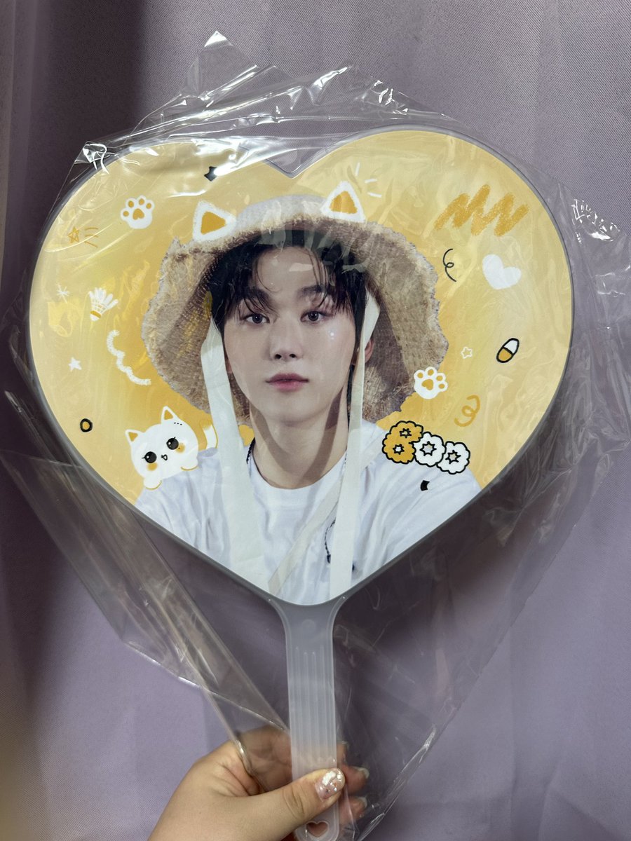 세븐틴 에스쿱스 승관 우치와 양도

택배비포함 1.5 

크기때문에 일반택배 배송 예정입니다.

1.2 쿠프님
3. 부빗님
4. swim mind 님
5. 안부님

오픈채팅이 답장 더 빨라요!