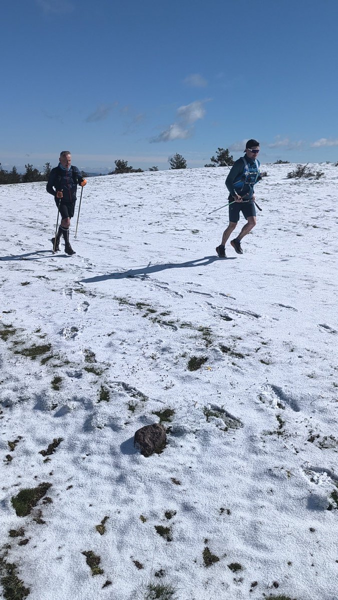 OrtigosaTrail's tweet photo. Hola,¿qué tal estamos? Nosotros hicimos ayer el recorrido largo para inspeccionar. Estaba de 10. Nieve, mucho barro, vamos todos los ingredientes para gozar 😉. ¿Os habéis apuntado ya? Venga, vamos 😂. Pasar buenos días de fiesta 🥳. Un 🫂 y un 😘 para tod@s. https://t.co/4TSs8UCUy4