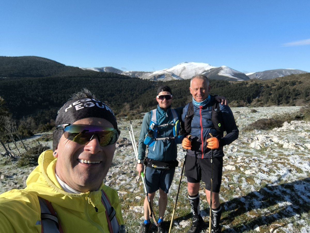 OrtigosaTrail's tweet photo. Hola,¿qué tal estamos? Nosotros hicimos ayer el recorrido largo para inspeccionar. Estaba de 10. Nieve, mucho barro, vamos todos los ingredientes para gozar 😉. ¿Os habéis apuntado ya? Venga, vamos 😂. Pasar buenos días de fiesta 🥳. Un 🫂 y un 😘 para tod@s. https://t.co/4TSs8UCUy4