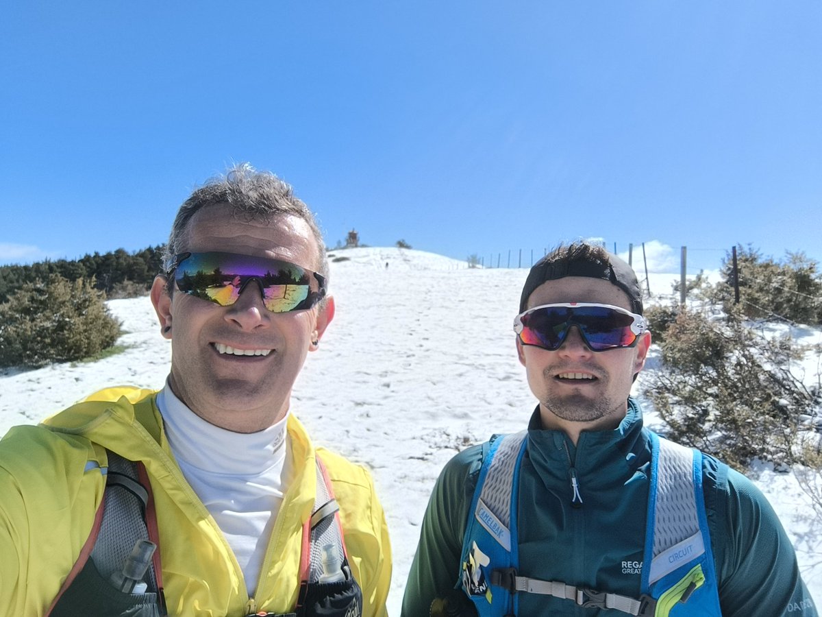 OrtigosaTrail's tweet photo. Hola,¿qué tal estamos? Nosotros hicimos ayer el recorrido largo para inspeccionar. Estaba de 10. Nieve, mucho barro, vamos todos los ingredientes para gozar 😉. ¿Os habéis apuntado ya? Venga, vamos 😂. Pasar buenos días de fiesta 🥳. Un 🫂 y un 😘 para tod@s. https://t.co/4TSs8UCUy4