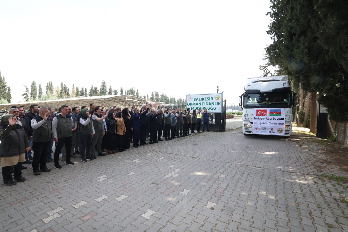 BekirKARACABEY_'s tweet photo. 100 bin fidan kardeş ülke için yola çıktı!

Karabağ ve çevresinde yürütülecek ağaçlandırma çalışmaları kapsamında, Genel Müdürlüğümüz tarafından hibe edilen 100 bin fidan ve 100 kg tohumla kardeş Azerbaycan’da geleceğe nefes oluyoruz. 🇹🇷🇦🇿

#YeşilVatan #Azerbaycan #GeleceğeNefes https://t.co/sMsCTATcdQ