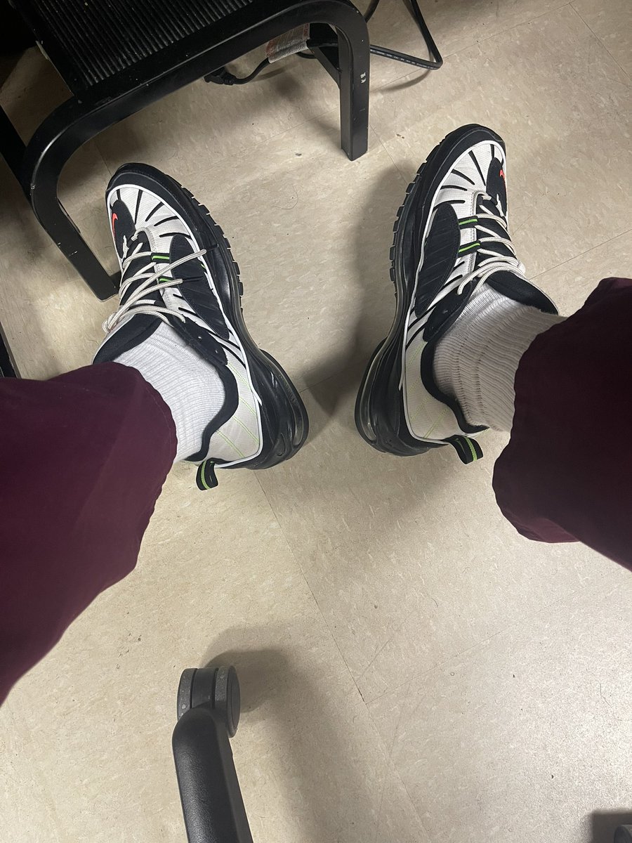 sostonedmrjones's tweet image. What’s on ur feet? Me #airMax98 #Highlighter