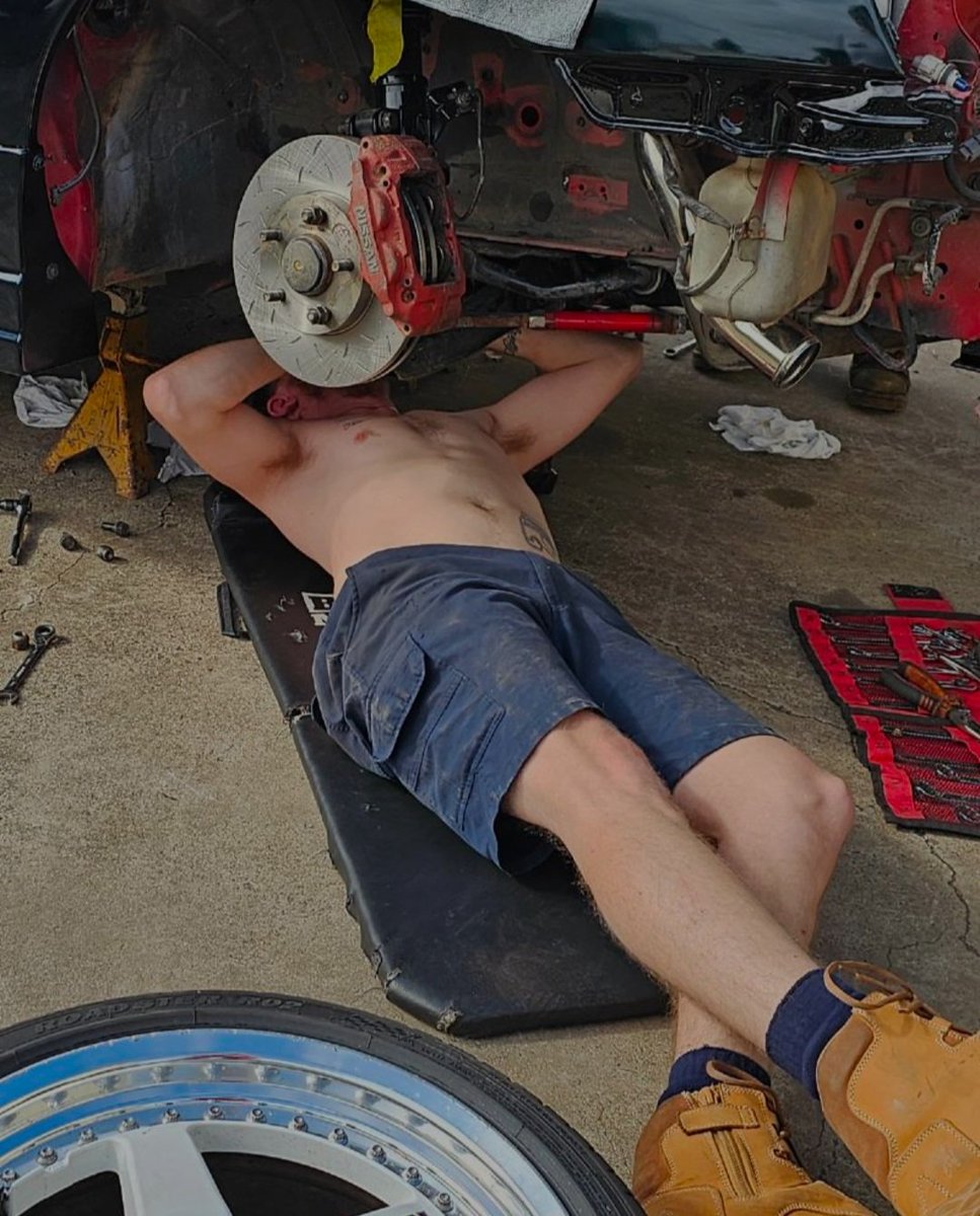 0_buck2's tweet photo. Who needs a mechanic 😂

#gaymetchanik https://t.co/ztzQ2WWLrf