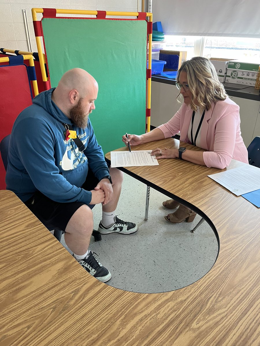 FZSDSUPT's tweet image. Congratulations to FZSD paraprofessionals Heather Hamline (WES) &amp;amp; Anthony Drmac (JLM) who received the @FZGYOT  award to help fund their pursuit of a special education teaching certificate. Two great educators  and one organization that exemplify our mission. #FZEquiptoexcel