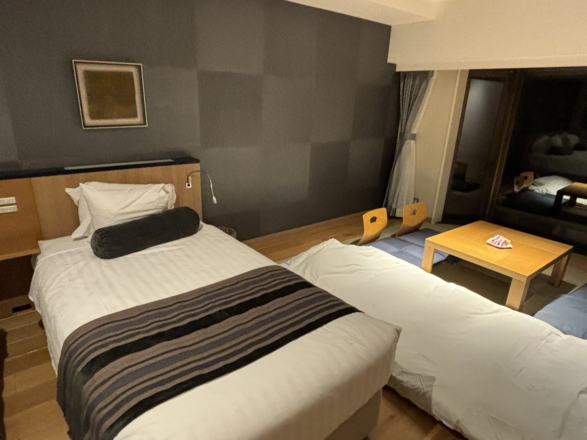 真心覺得跟家人出門好累
有一種 他們是不是沒長手的感覺
不是不孝順只是偶爾覺得順手的事
為什麼要這麼雞巴的等我走過去弄..
很多時候我看到我也會幫他們弄欸😂