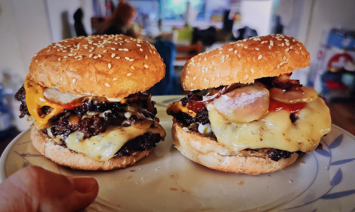 gamefamex's tweet photo. T-t-triple smash couple! I was sent straight to the couch afterwards! 
👉 https://t.co/yaEStox73k
#ad #couplesgoals #funnyrelationship #smashorpass #couchlock #datinghumor #foodie #burgers #cooking #fastfood #trending #sandwiches #yum #foodpoll https://t.co/KVgRmt7ze0