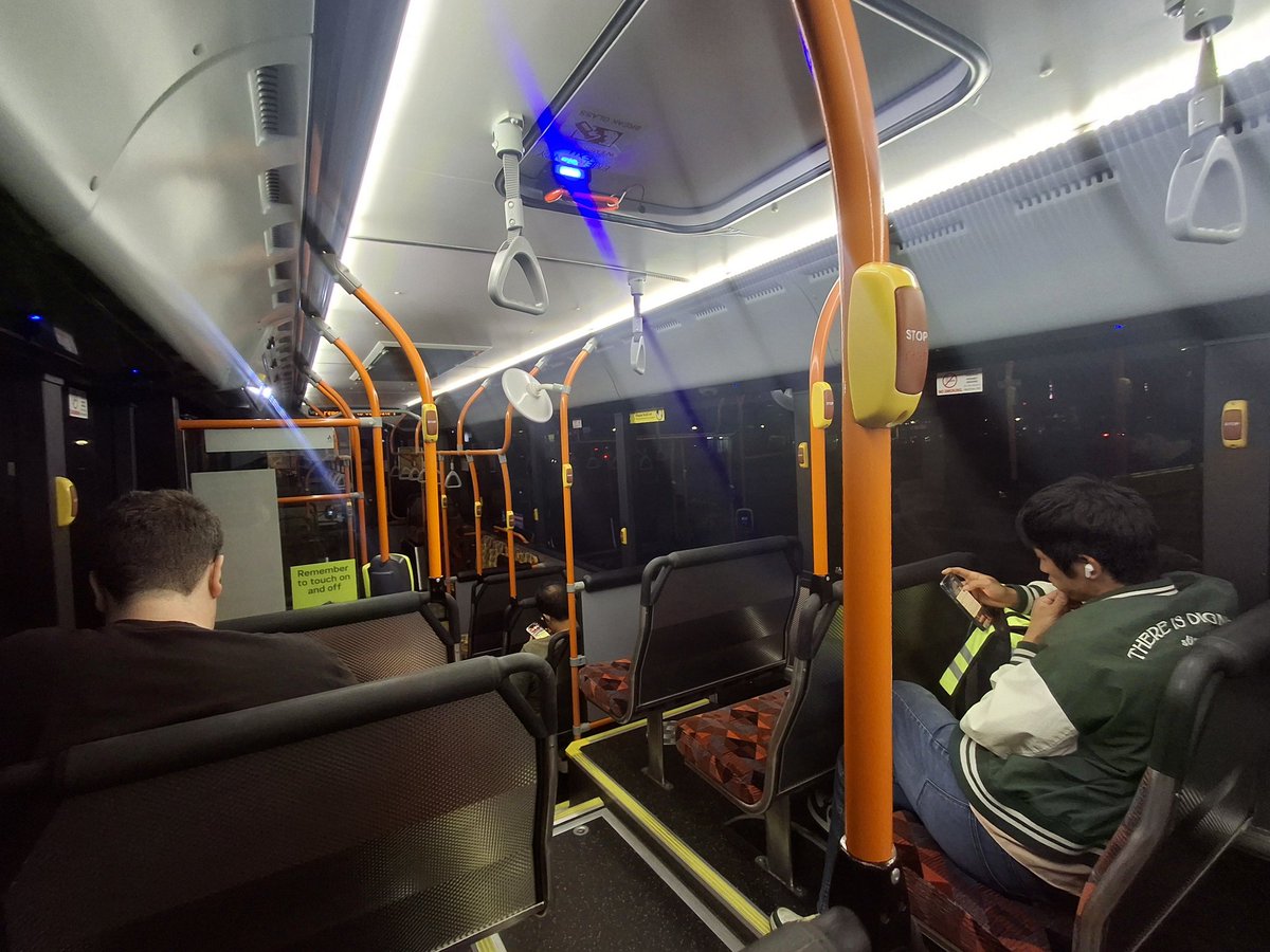 craig_halsall's tweet photo. Good Friday special π
10:10pm #NightNetwork 901 from #Dandenong to #Ringwood, past the usual Sunday finish time
Not shown on online #PTV timetables but is on the app (minus live tracking) https://t.co/7a0jNtOuW9