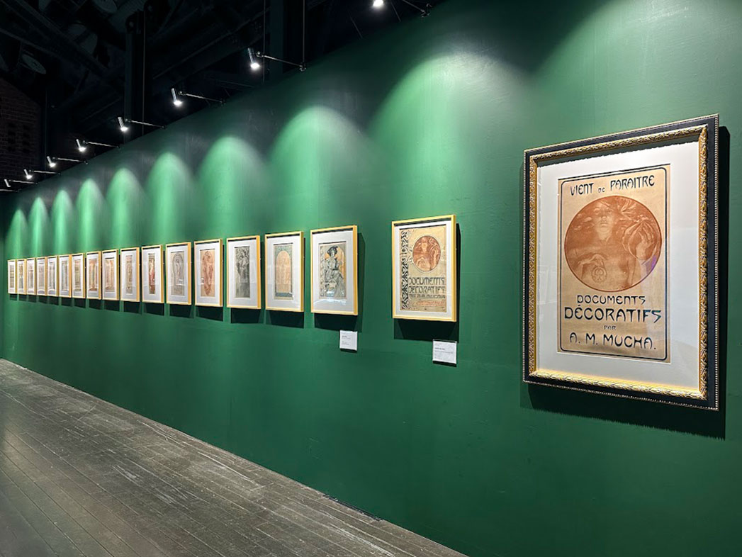 【本日開幕】
横浜赤レンガ倉庫で“イマーシブ×約150点のオリジナル作品”
アール・ヌーヴォーを象徴するアルフォンス・ミュシャが描いた美しい女性たちが躍動。「ミュシャ展　アール・ヌーヴォーの女神たち」は5/18まで
museum.or.jp/news/120897
#アールヌーヴォーの女神たち #ミュシャ展