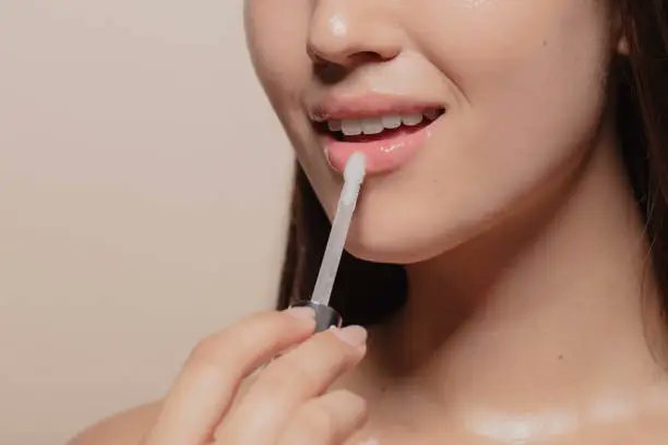 Fitigra's tweet photo. Lip oils are having a moment and I'm here for it! 💋 All the shine of a gloss without the sticky feel, plus nourishing ingredients that actually heal your lips while you wear them. The perfect everyday lip product! https://t.co/tbJVVwKh2w