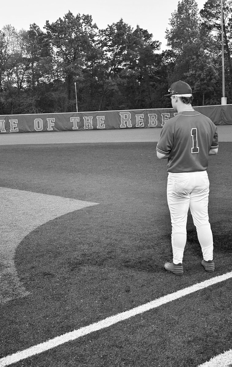 CMTons's tweet photo. Thank you, Vestavia baseball. 
@1rebelbaseball https://t.co/oceWIEuGW2