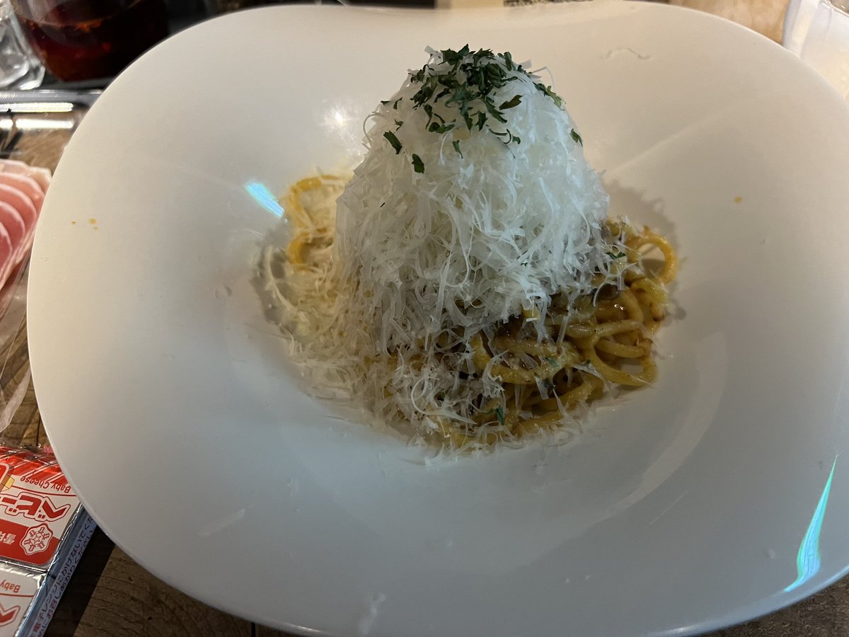 有楽町の高架下にあるワインバー、楽しい