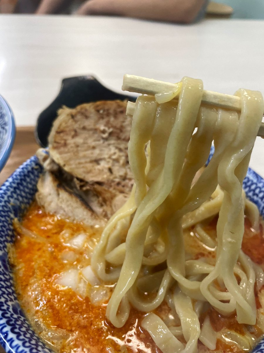Akkeyラーメン
坦々もりそば大盛　🐷🧅

お仕事を終わりに駄菓子＆👶カステラ屋さんへ🚗

お店で出会った常連さん？と「ついでに🍜でもたべますか？」ってことで😁

ピリリと辛い濃厚坦々つけ汁にキリッと締まった自家製麺が…これは箸が止まりません❗️
👶カステラのついでに美味しい🍜がたべれるとはw