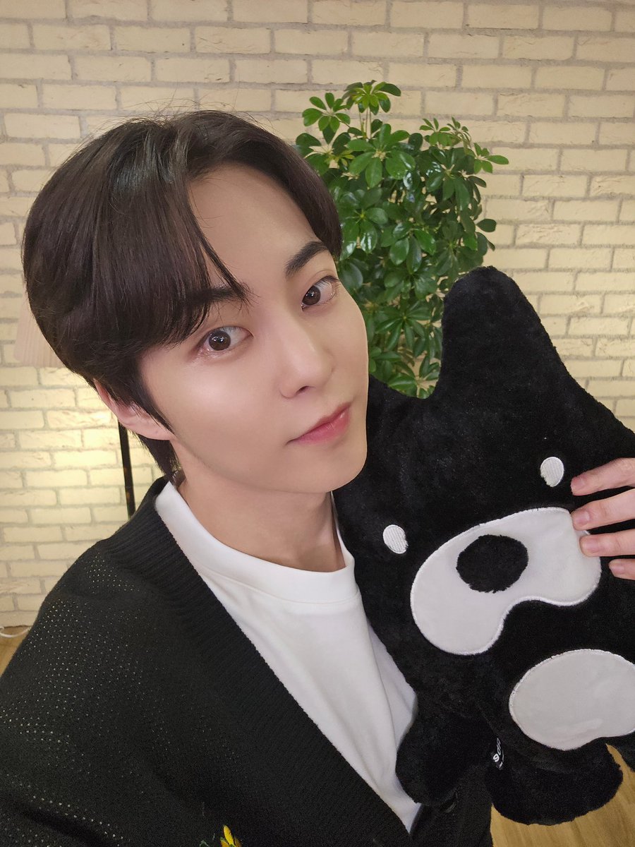 XIUMIN_INB100's tweet photo. ABEMA <허식당-시공을 초월한 사랑의 셰프> 클라이맥스 직전 스페셜

ABEMA와 함께한 <허식당> 인터뷰!
마지막 화까지 많은 사랑 부탁드려요!!💙

#시우민 #XIUMIN #허식당 #HeosDiner https://t.co/paKHD3M9CU