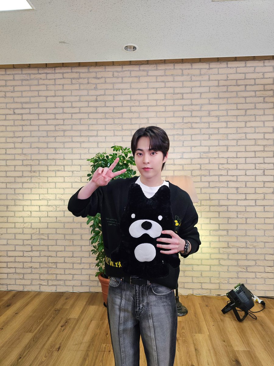 XIUMIN_INB100's tweet photo. ABEMA <허식당-시공을 초월한 사랑의 셰프> 클라이맥스 직전 스페셜

ABEMA와 함께한 <허식당> 인터뷰!
마지막 화까지 많은 사랑 부탁드려요!!💙

#시우민 #XIUMIN #허식당 #HeosDiner https://t.co/paKHD3M9CU