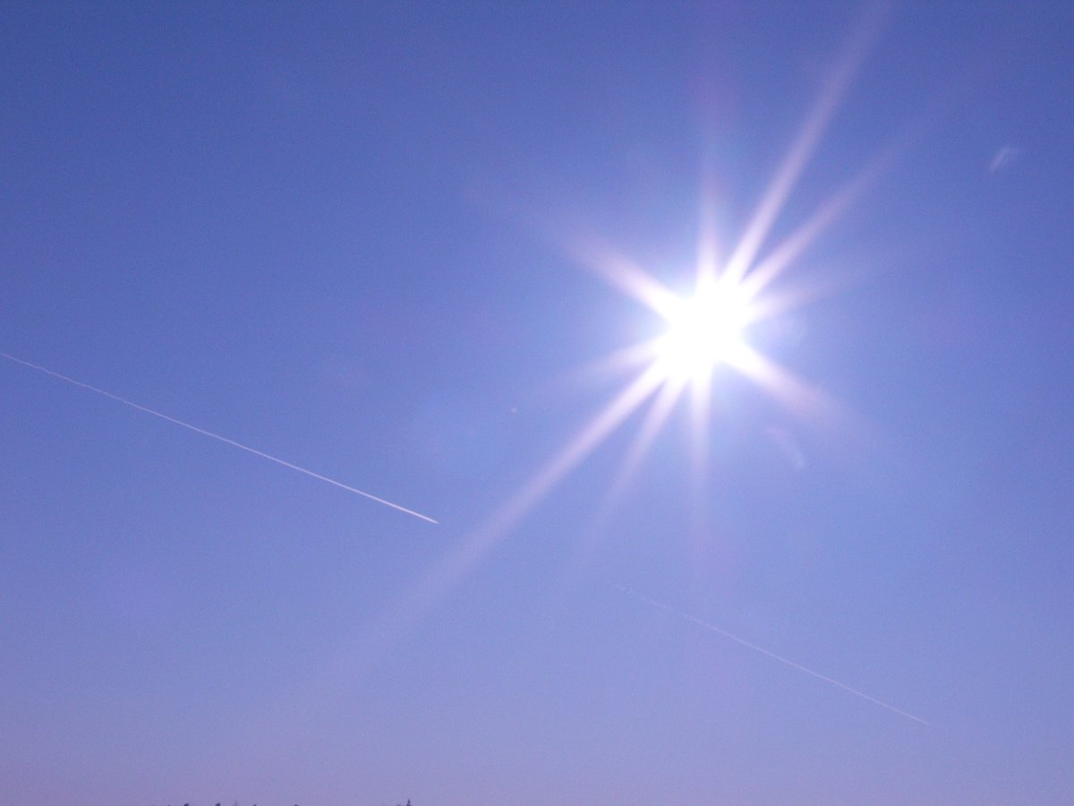 I don't have much to say today. And when weather people have nothing to say, it's usually a good thing. 😁 Temps in the 70s this afternoon with low humidity. Go outside and play! 🙂