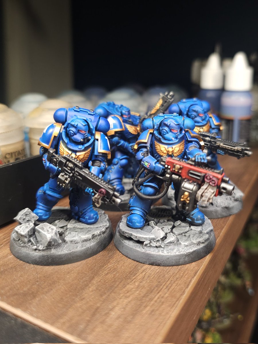 ec500756103's tweet photo. Not a whole lot going on in here, but fuck posting to reddit. Here's a WIP of my lame Ultramarines rip them apart. https://t.co/YxY9f69XU1