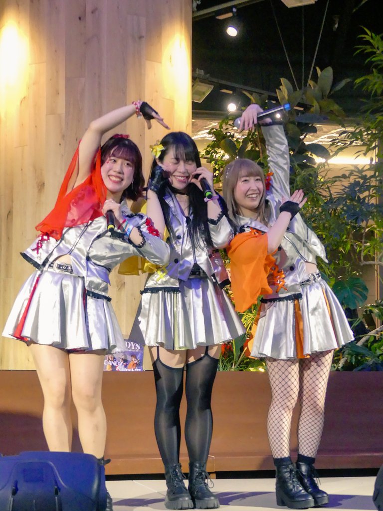 xxkeytyxx655321's tweet photo. 近くで仕事あったのと
遅い時間スタートだったので
2年ぶりぐらいに
見に行ったアイドルです
4周年ライブあるみたいですね
メンバーがあまり変わらないのって凄い事ですね
その1
#札幌CANDYS
#バンビ
#めぐみ
#じゅったん
#CANDYS
#Bivi新札幌
#BiviPARK https://t.co/zjQnYtZF76