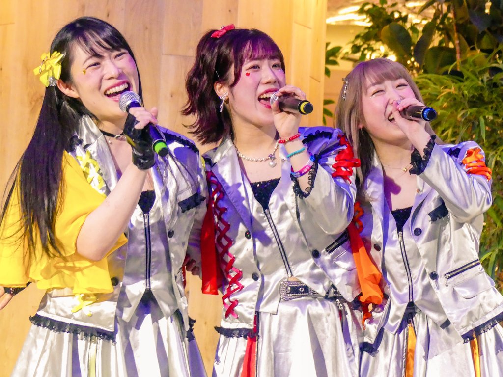 xxkeytyxx655321's tweet photo. 近くで仕事あったのと
遅い時間スタートだったので
2年ぶりぐらいに
見に行ったアイドルです
4周年ライブあるみたいですね
メンバーがあまり変わらないのって凄い事ですね
その1
#札幌CANDYS
#バンビ
#めぐみ
#じゅったん
#CANDYS
#Bivi新札幌
#BiviPARK https://t.co/zjQnYtZF76