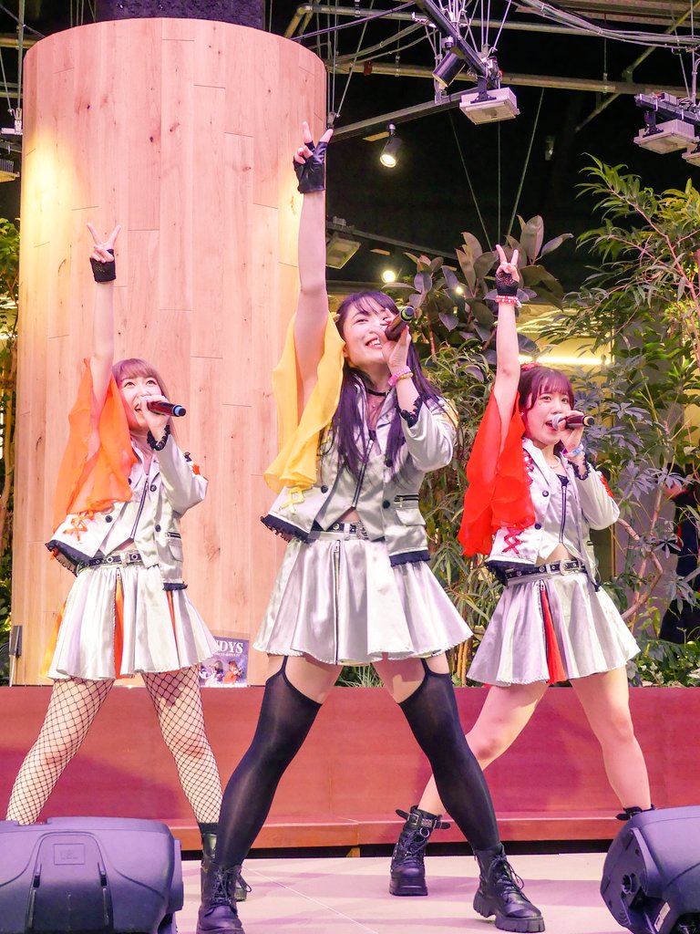xxkeytyxx655321's tweet photo. 近くで仕事あったのと
遅い時間スタートだったので
2年ぶりぐらいに
見に行ったアイドルです
4周年ライブあるみたいですね
メンバーがあまり変わらないのって凄い事ですね
その1
#札幌CANDYS
#バンビ
#めぐみ
#じゅったん
#CANDYS
#Bivi新札幌
#BiviPARK https://t.co/zjQnYtZF76