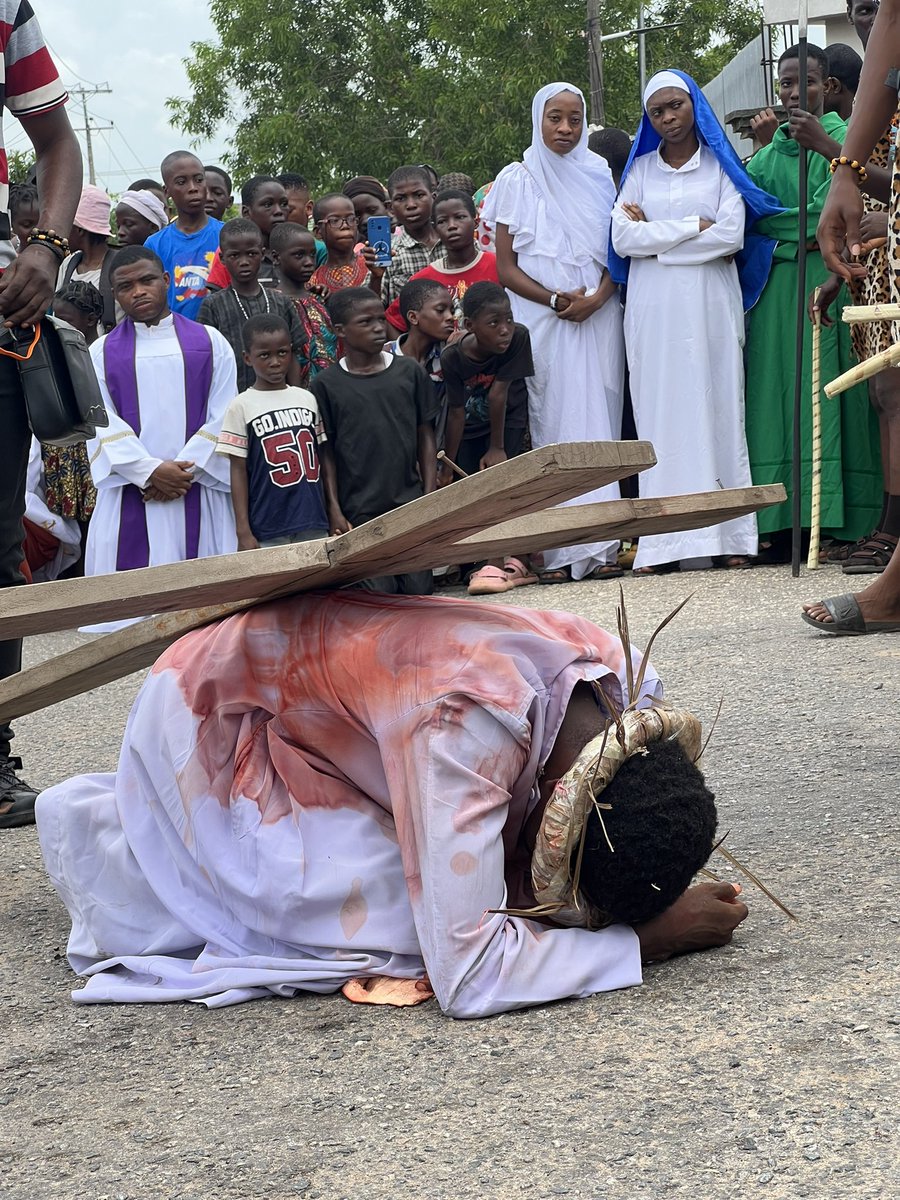 CJfrankie_13's tweet image. Nailed to the cross, crowned with thorns,
He carried the weight of a world forlorn.
Grace was born through pain endured forever.” #GoodFriday2025 #Sacrifice #Grace #Faith