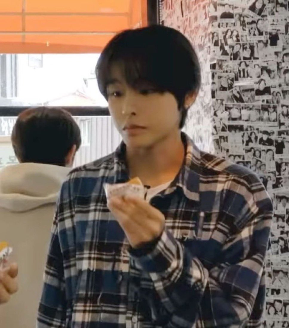 나도 초회한정 사쿠 가지고 싶어.. 본계 들어올때 마다 사쿠 중복인 눈아들 바짓가랑이 붙잡고 떼쓰고 시퍼짐..