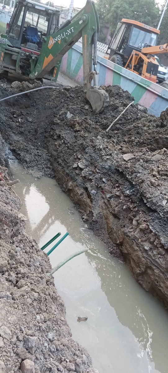 AjayKumarShankh's tweet photo. @SMC_Sambalpur Water supply system damaged infront of railway station, Daldalipada , Local Public are facing Harrasment https://t.co/vzGkTwbUua