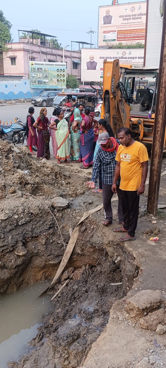 AjayKumarShankh's tweet photo. @SMC_Sambalpur Water supply system damaged infront of railway station, Daldalipada , Local Public are facing Harrasment https://t.co/vzGkTwbUua