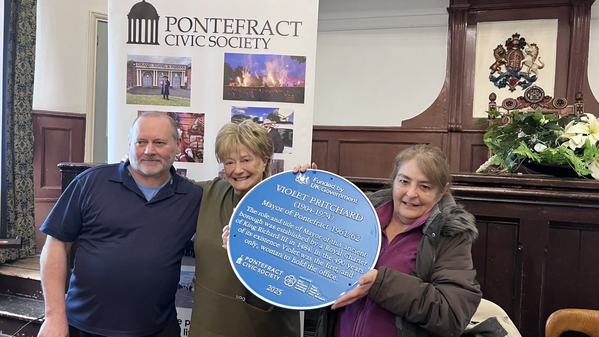PontefractCivic's tweet image. #WorldHeritageDay rather than usual local buildings, we're showcasing 8 new #blueplaques 'Plaques for Pomfretians' - people born in Pontefract, those who served Pontefract, or made their name here.
#pontefract
