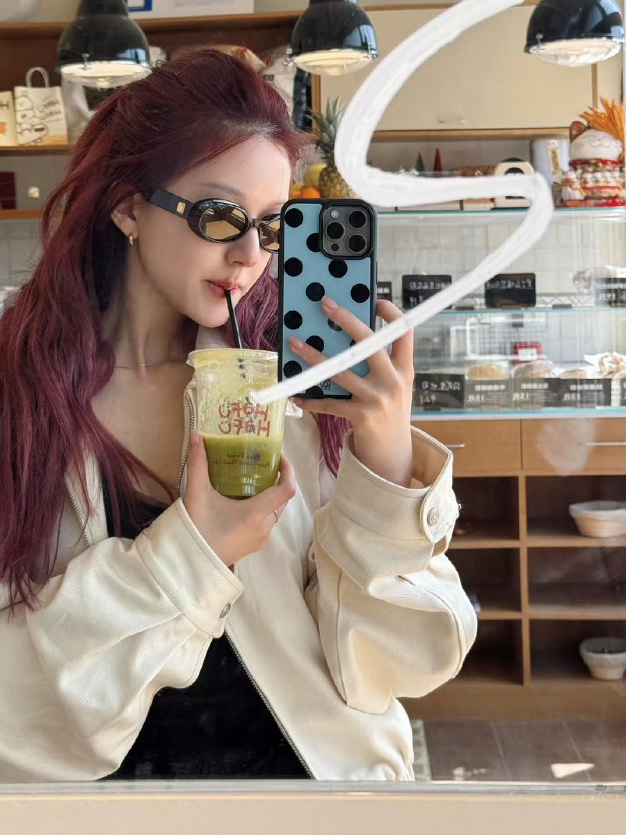 wonwoncity's tweet photo. red hair rosy is so chic 🍓 https://t.co/HATCtlezoI