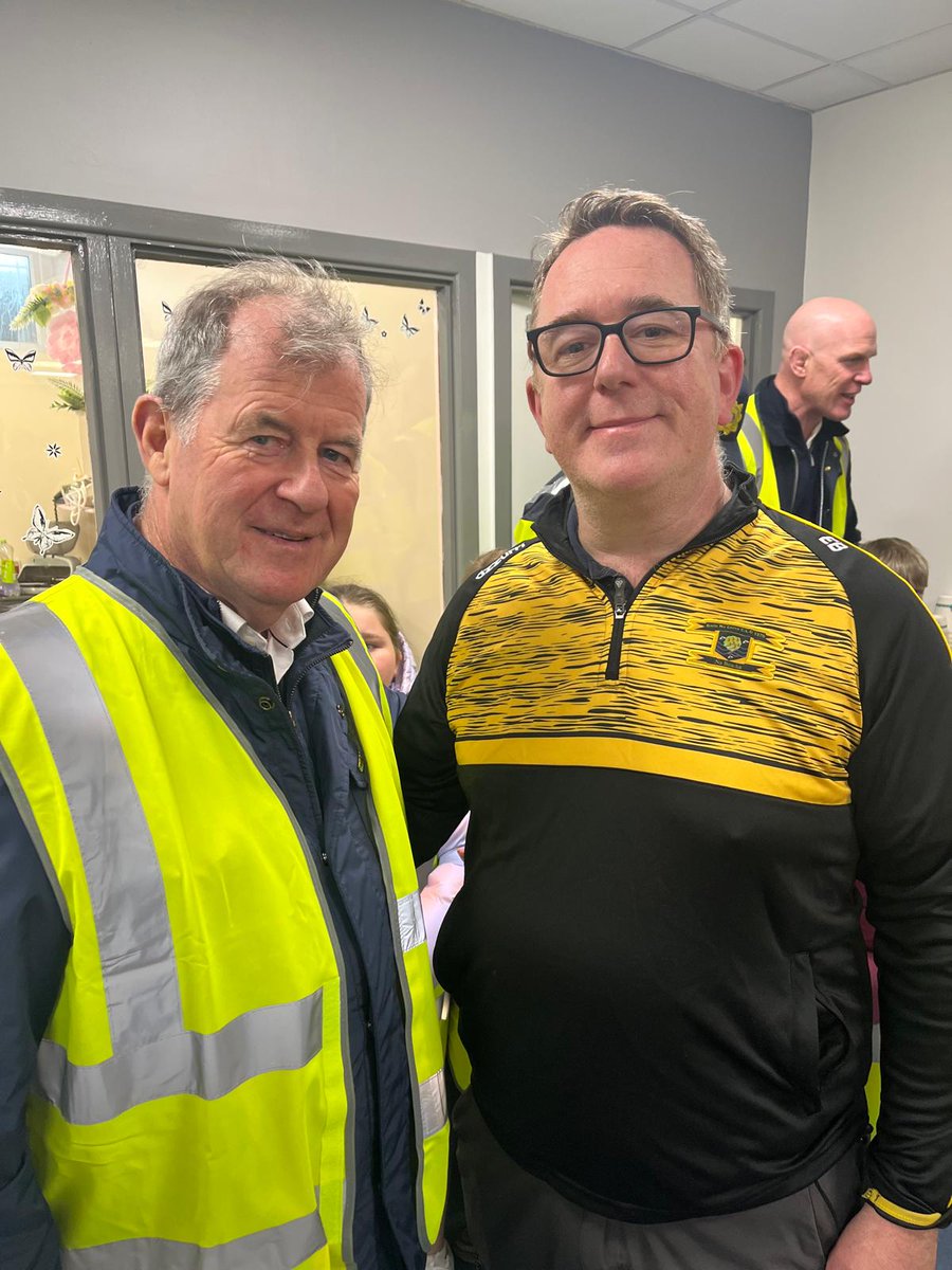 BallGaelsGAA's tweet photo. Fair play to the committee, parents &amp; young players who braved the elements to clean up Ballinacurra Gaels as part of #TLC10. The rain didn't stop the work, it didn't stop JP &amp; it definitely didn't stop the ice cream van!!
Well done Ballinacurra Rd &amp; GROB Residents Assoc &amp; OLOL https://t.co/Wi1q6NcR2E