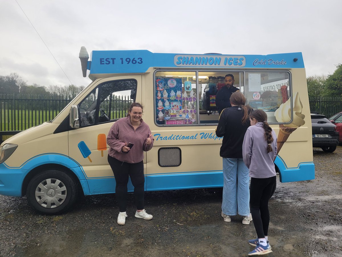 BallGaelsGAA's tweet photo. Fair play to the committee, parents &amp; young players who braved the elements to clean up Ballinacurra Gaels as part of #TLC10. The rain didn't stop the work, it didn't stop JP &amp; it definitely didn't stop the ice cream van!!
Well done Ballinacurra Rd &amp; GROB Residents Assoc &amp; OLOL https://t.co/Wi1q6NcR2E